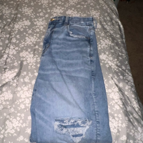 American Eagle Ripped Jeans - Picture 4 of 8